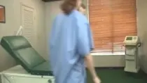 Медсестра согласилась на секс с брутальным хахалем