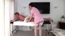 Девушке нравится секс с массажисткой
